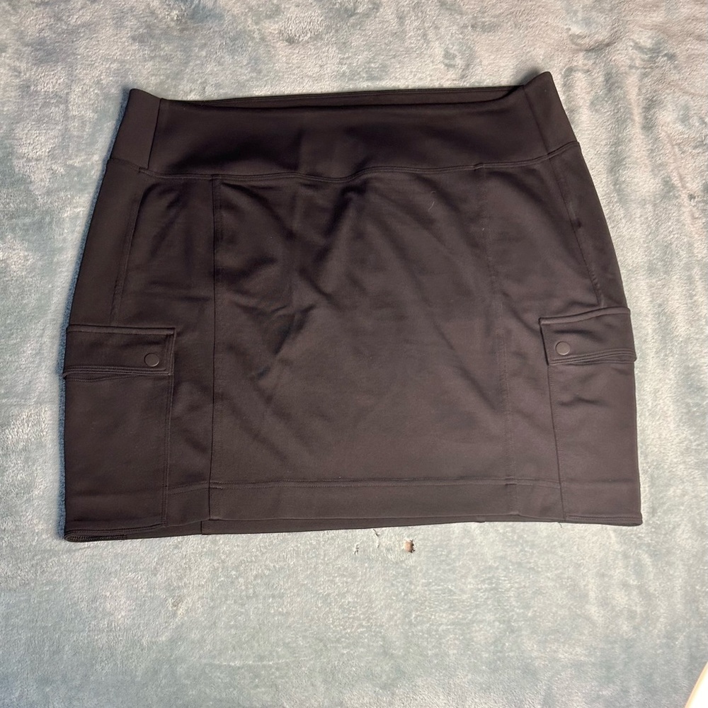 Athleta black Delancy Cargo Skirt. Size XL